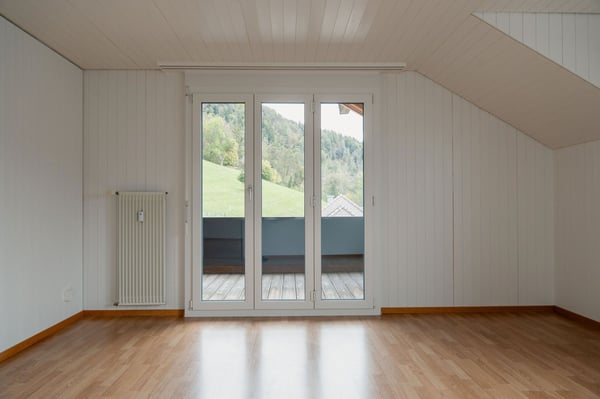 Charmante 4-Zimmer-Dachwohnung mit traumhaftem See- und Bergblick in Oberhofen am Thunersee 12