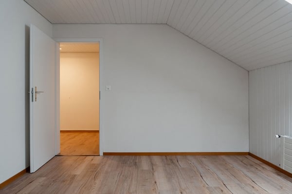 Charmante 4-Zimmer-Dachwohnung mit traumhaftem See- und Bergblick in Oberhofen am Thunersee 9