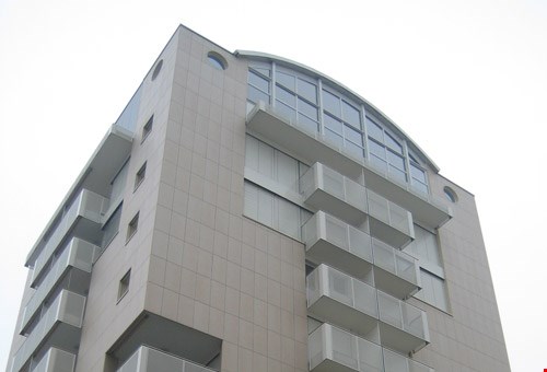 Charmante 2.5-Zimmer-Wohnung im 9. Stock mit Panoramablick in Locarno 2