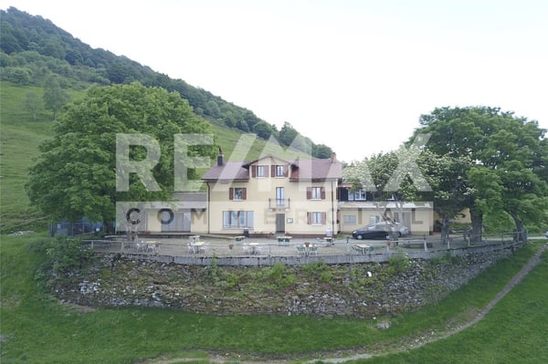 Ristorante con camere e ostello 4