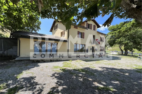 Ristorante con camere e ostello 3