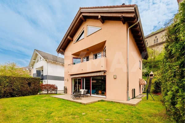 Casa unifamiliare con giardino 1