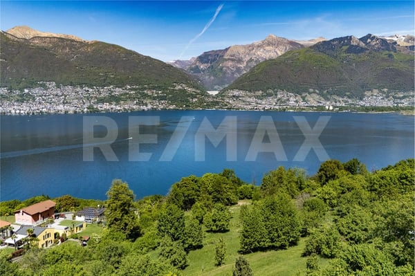 Terreno edificabile con vista lago 2
