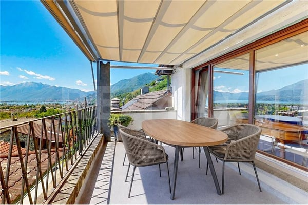 Affascinante casa ticinese con vista lago 1