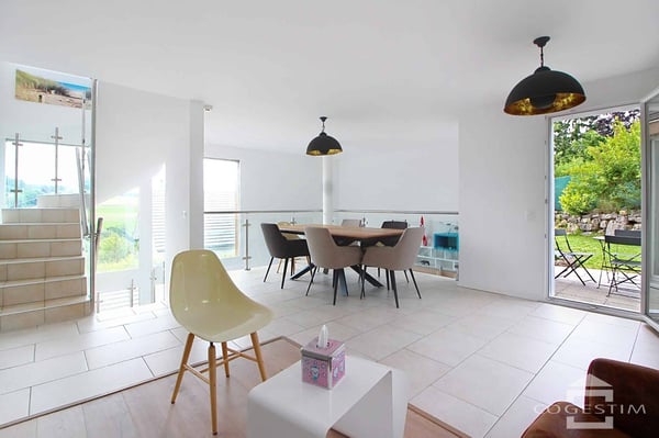 Villa mitoyenne avec jardin dans un environnement paisible et verdoyant 7
