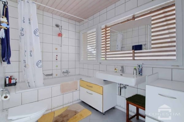 Villa mitoyenne avec jardin dans un environnement paisible et verdoyant 12