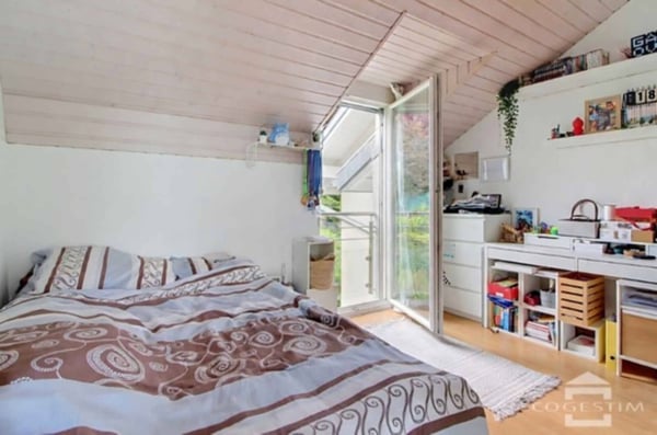Villa mitoyenne avec jardin dans un environnement paisible et verdoyant 10