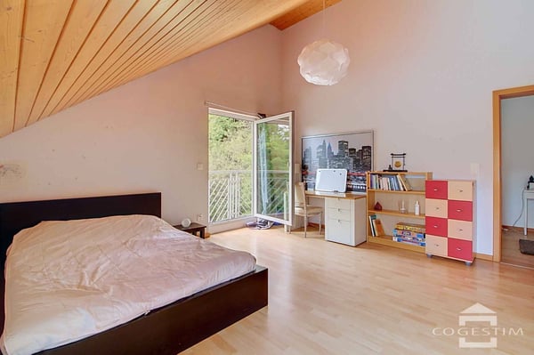 Maison individuelle en bois dans un écrin de verdure 12
