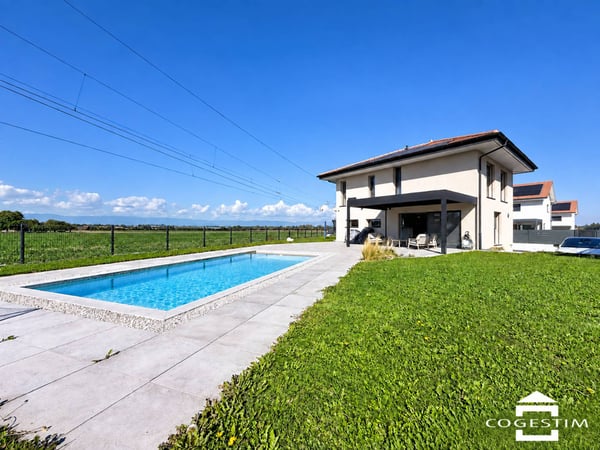 Villa contemporaine de 5.5 pièces avec piscine
