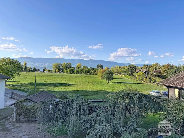 Charmant chalet 4.5 pièces avec vue dégagée 2