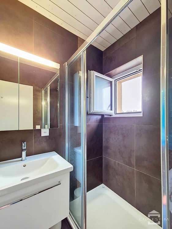 Disponible de suite Bel appartement de 4.5 pièces au cur de La Côte 13