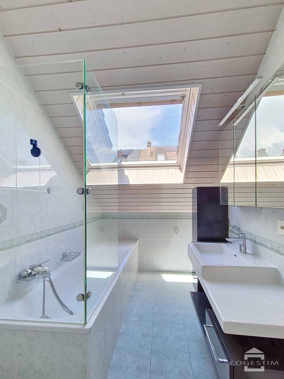 Disponible de suite Bel appartement de 4.5 pièces au cur de La Côte 8