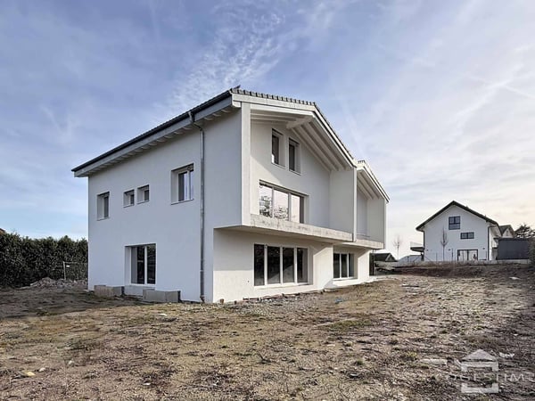Grande maison mitoyenne disponible rapidement 7