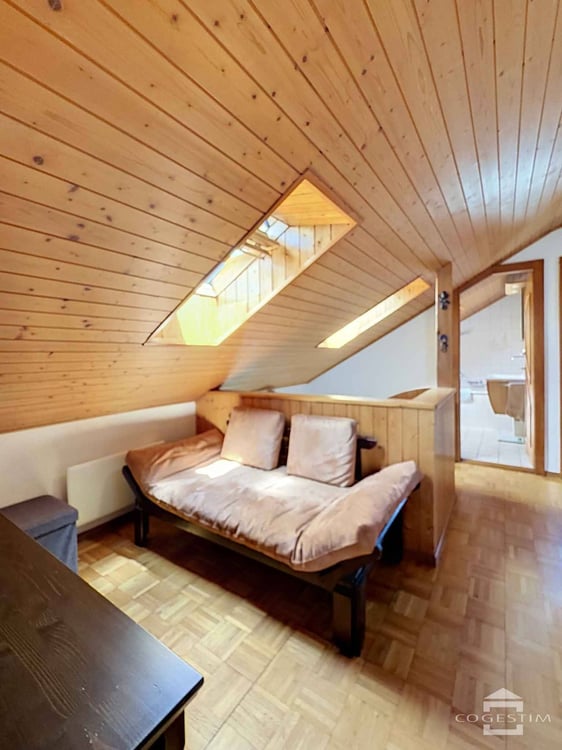 Grande maison individuelle dans son écrin de verdure 8