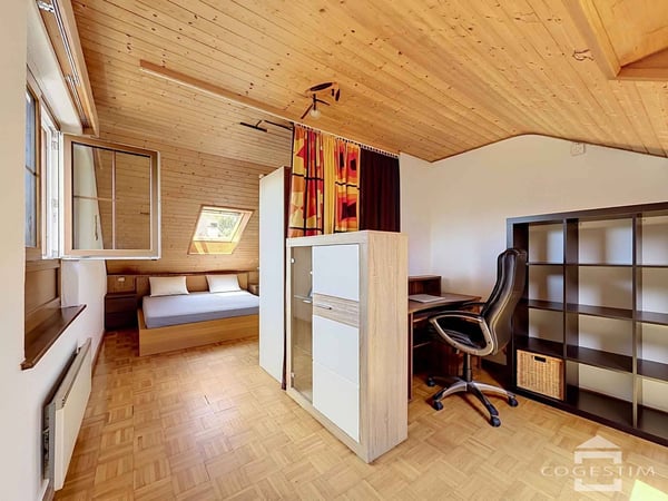 Grande maison individuelle dans son écrin de verdure 9