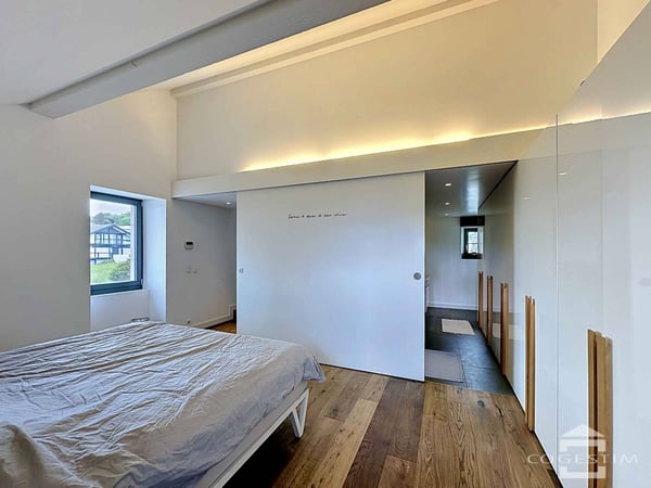 Maison de village mitoyenne de 10.5 pièces entièrement rénovée 9