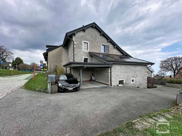 Maison de village mitoyenne de 6.5 pièces entièrement rénovée 12