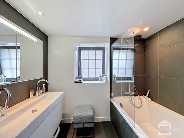 Maison de village mitoyenne de 6.5 pièces entièrement rénovée 11