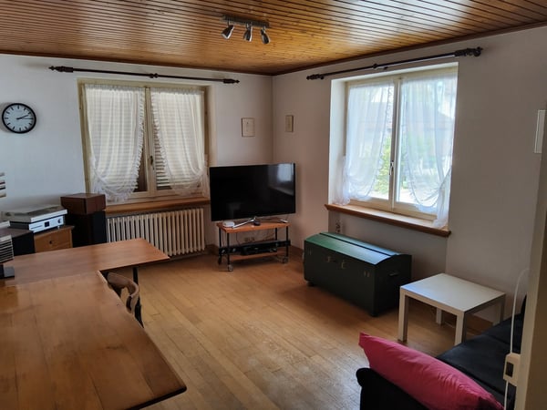 2.5-Zimmer Wohnhaus mit Restaurant und Baulandreserve 11