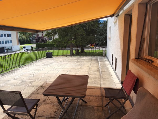 2.5-Zimmer Wohnhaus mit Restaurant und Baulandreserve 19