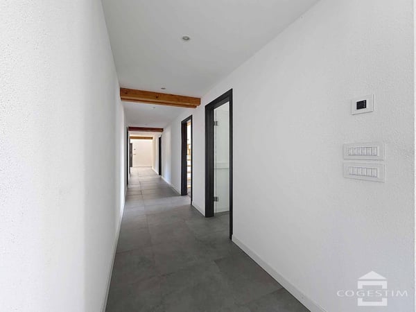 Bureaux spacieux avec 12 places de parc 11