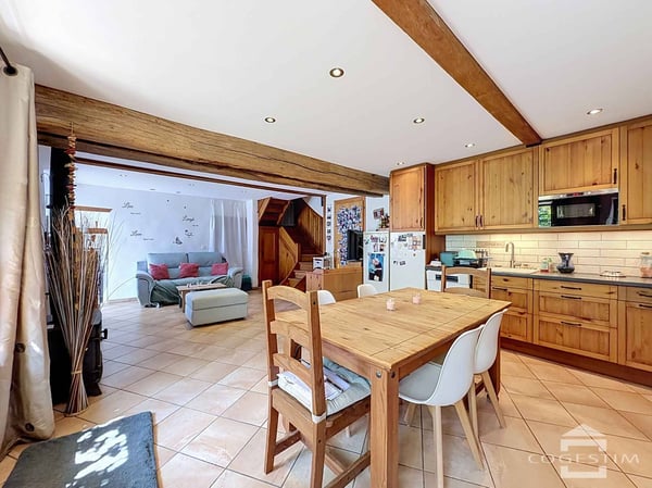 Charmante maison familiale avec grange et dépendance privée 4
