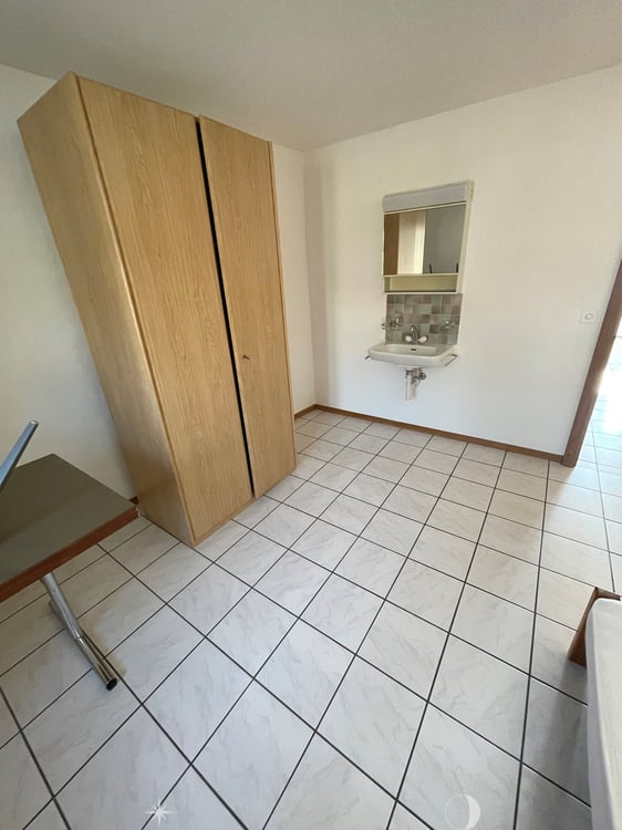 Möbliertes Zimmer in Grossraumwohnung 3