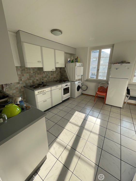 Möbliertes Zimmer in Grossraumwohnung 6