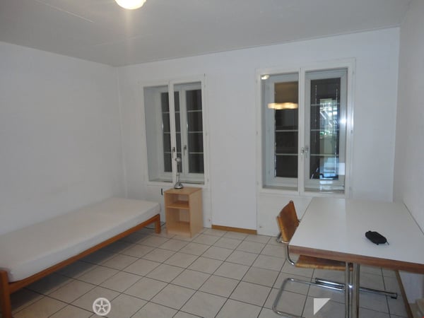 Möbliertes Zimmer in Grossraumwohnung 1