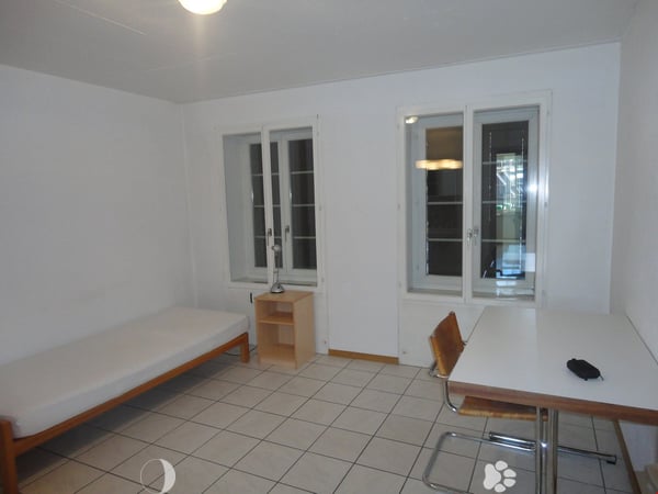 Möbliertes Zimmer in Grossraumwohnung 1