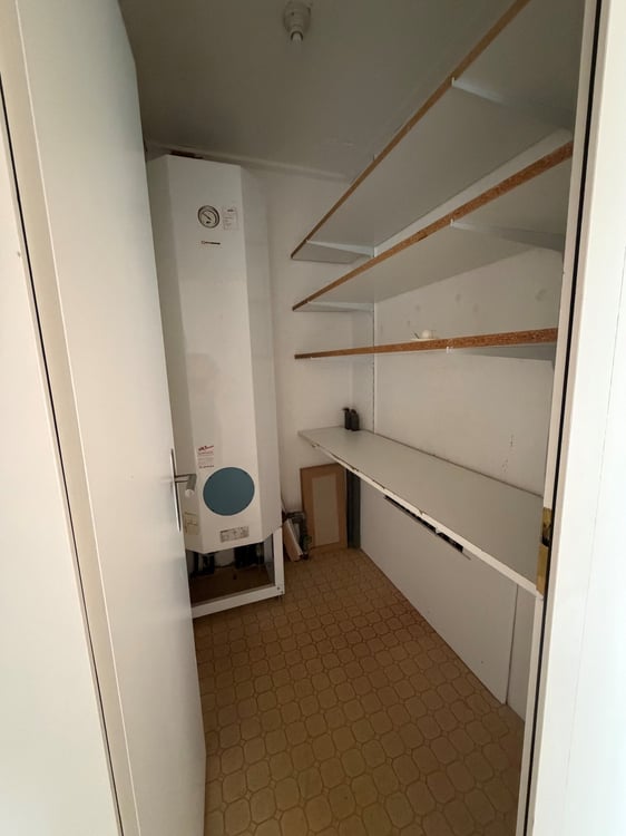 Grosszügige Dachwohnung / Appartement sous les toits 13