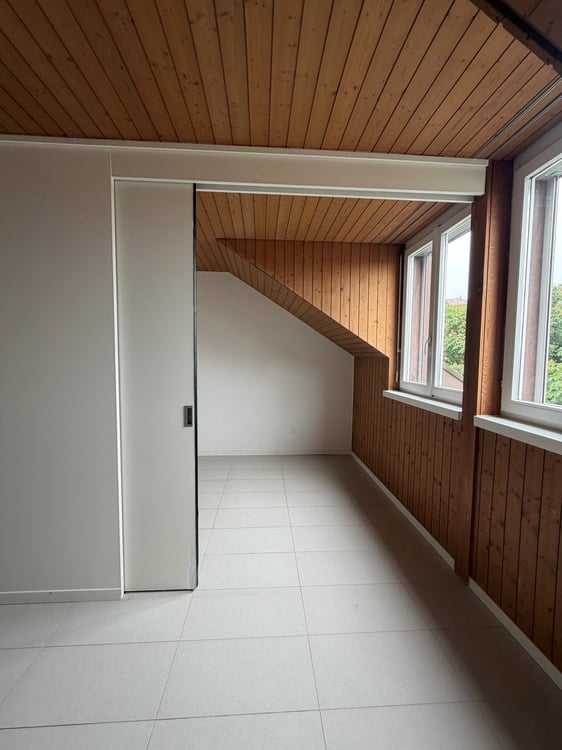 Grosszügige Dachwohnung / Appartement sous les toits 11