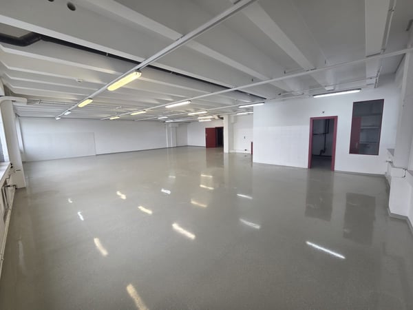 Surfaces artisanales et/ou industrielles flexibles de 204 m2 à louer 2