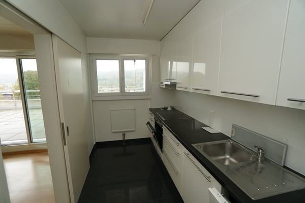 Helle 3.5 Zimmerwohnung mit grosser Dachterrasse 8