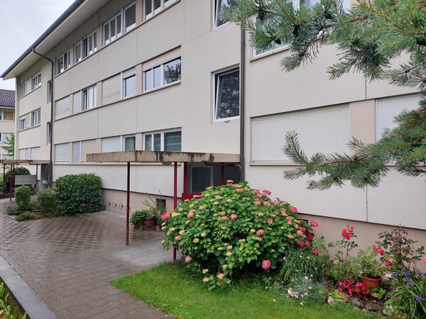 Einstellhallenplatz zu vermieten