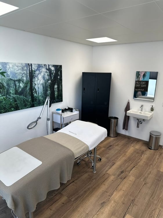 Voll eingerichtetes Behandlungszimmer mit Rundumservice, Bern Bümpliz 3