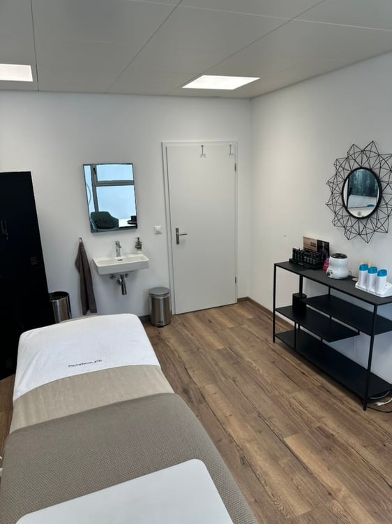 Voll eingerichtetes Behandlungszimmer mit Rundumservice, Bern Bümpliz 4