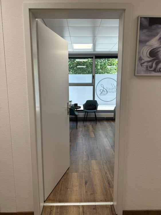 Voll eingerichtetes Behandlungszimmer mit Rundumservice, Bern Bümpliz 5