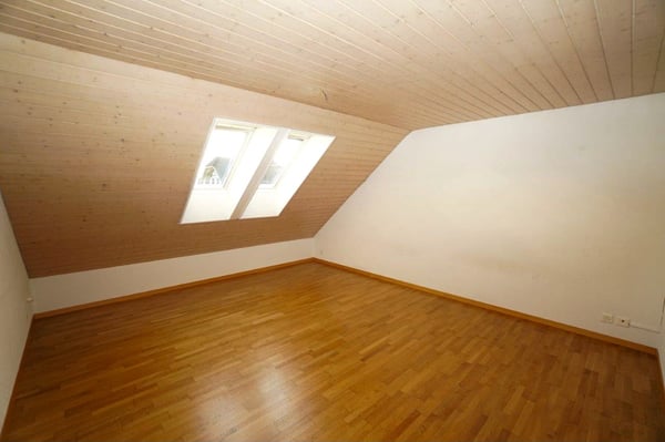 Charmante Dachwohnung im ruhigen Quartier 7