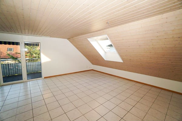 Charmante Dachwohnung im ruhigen Quartier 4