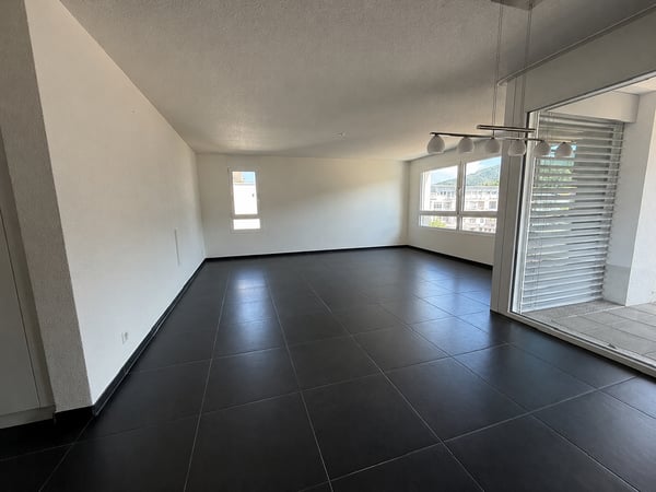 Moderne 4.5 Zimmer-Wohnung mit Balkon und schöner Aussicht in Dulliken 2