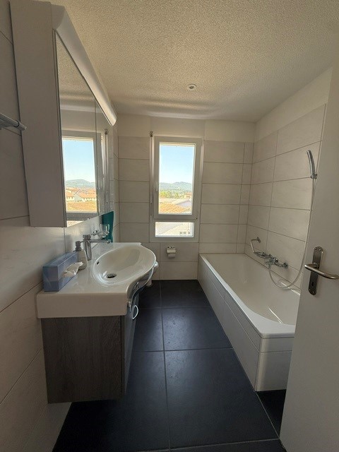 Moderne 4.5 Zimmer-Wohnung mit Balkon und schöner Aussicht in Dulliken 10
