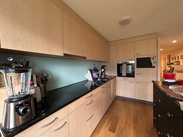 Moderne, lichtdurchflutete 4.5-Zimmer-Erdgeschosswohnung mit Traumpanorama 9
