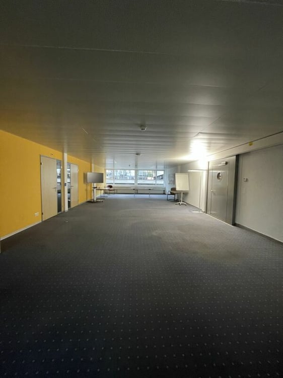 Büro- und Gewerbefläche zu vermieten 10
