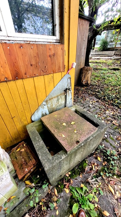 Gartenhaus * Hobbyraum * Bastelraum * (nur ruhige Tätigkeiten erlaubt) 6