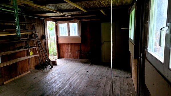 Gartenhaus * Hobbyraum * Bastelraum * (nur ruhige Tätigkeiten erlaubt) 3