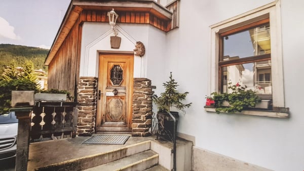 MFH mit 11 Wohnungen saniert und Schlüsselfertig 1