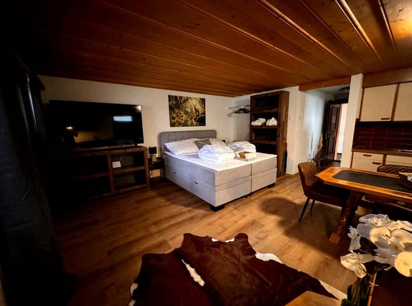 Charmante 2.5-Zimmer-Wohnung an der Bahnhofstrasse in Davos Dorf 1