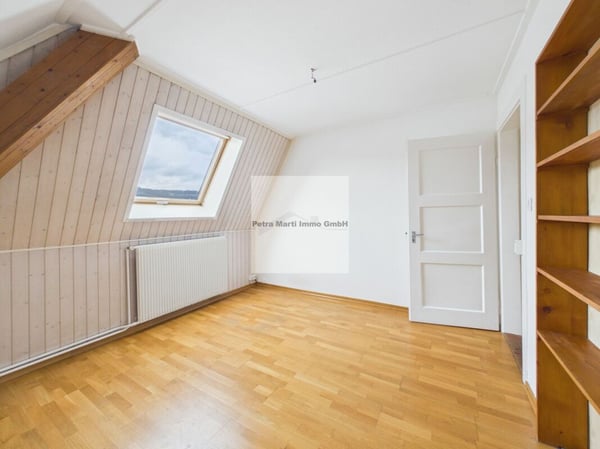 Heimelige 3.5-Zi Dachwohnung an ruhiger Lage 8
