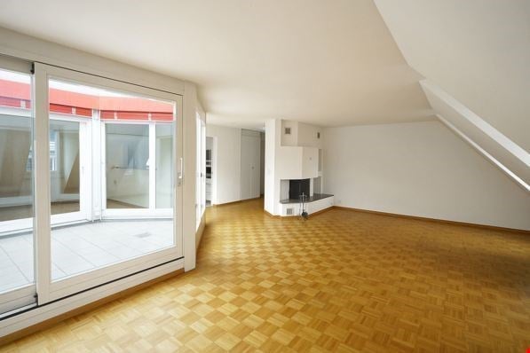 2½ Zimmer-Dachwohnung mit Atrium (3 abgeschlossene Räume) 2